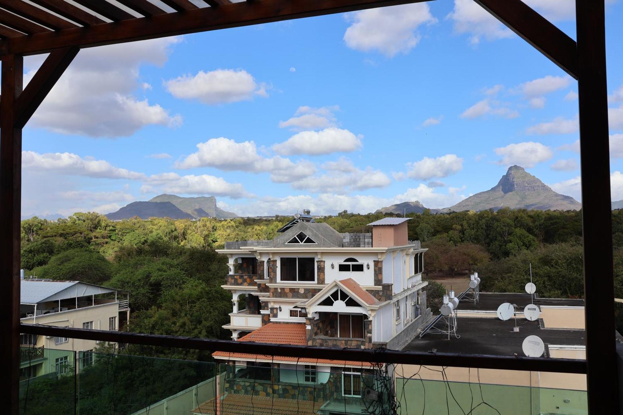 Top-Floor Modern 3Bd Penthouse With Beautiful Mountain View Terrace - 5 Min Walk To Beach Flic-en-Flacq المظهر الخارجي الصورة